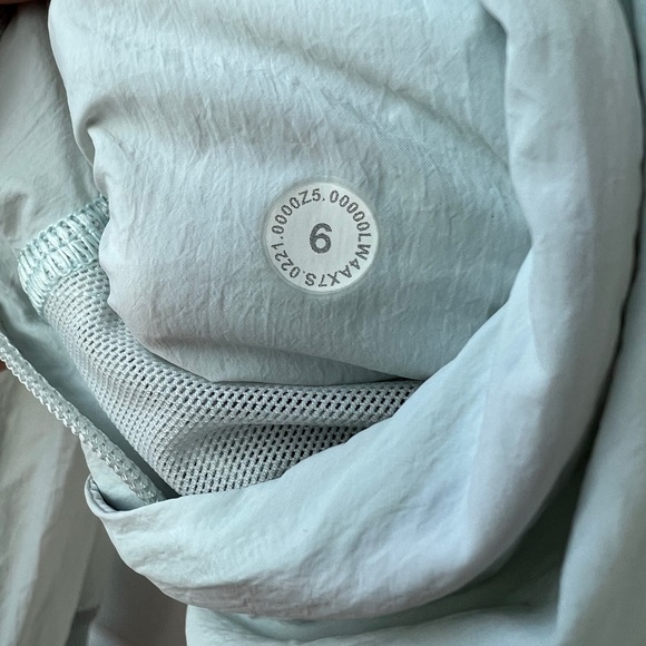 SOLD! Lululemon Athletica Serve It Jacket Lightweight - Picture 8 of 8